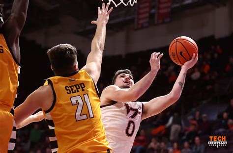 Stafford leads Valparaiso against Virginia Tech after 23-point game